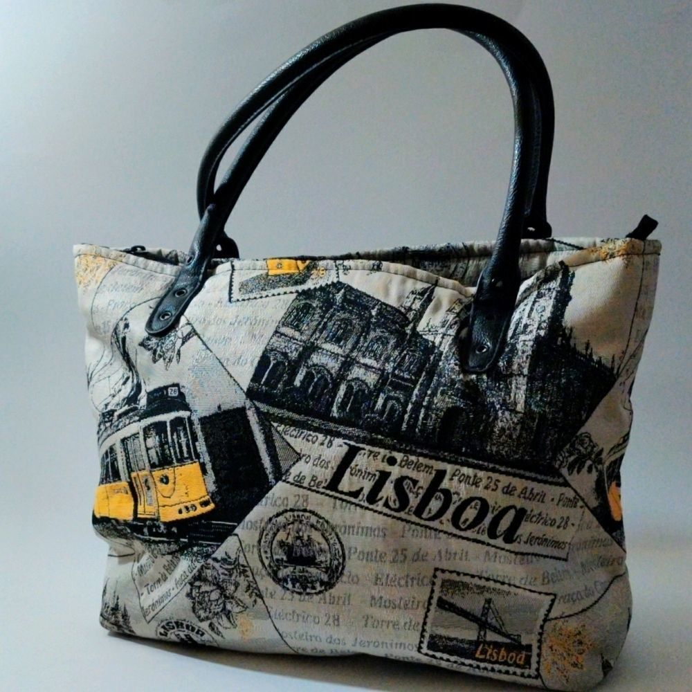 Feito & Mao Lisboa Puzzle D'Artes by Fernando Correia Shoulder‎ Bag